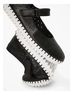 Discount ✔️ Taking Shape Flexible Velcro Strap Flat In Black 😍 -Sandals Thongs Online Shop unnamed file 2391