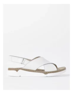 Discount 👏 Regatta Coconut 🩴 Sandal In White 🎁