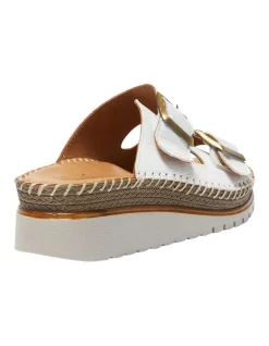 Hot Sale 🎁 Wide Steps Hutch 🩴 Sandals In White Glove 🔥 -Sandals Thongs Online Shop unnamed file 3233