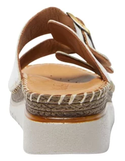 Hot Sale 🎁 Wide Steps Hutch 🩴 Sandals In White Glove 🔥 -Sandals Thongs Online Shop unnamed file 3234