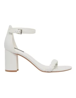 Outlet 🛒 Nine West Saria 🩴 Sandal In White ❤️