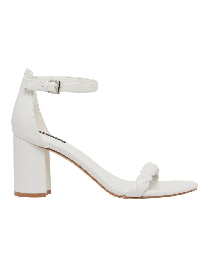 Outlet π Nine West Saria π©΄ Sandal In White β€οΈ 3 Outlet π Nine West Saria π©΄ Sandal In White β€οΈ
