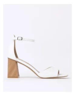 Wholesale 😍 Piper Brooks 🩴 Sandal In White ✨